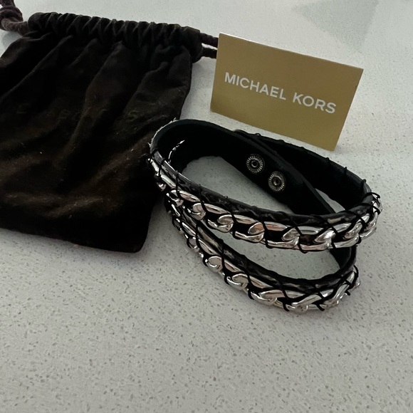 Rare authentic pre-owned Michael Kors snake print leather wrap bracelet. - Picture 2 of 3